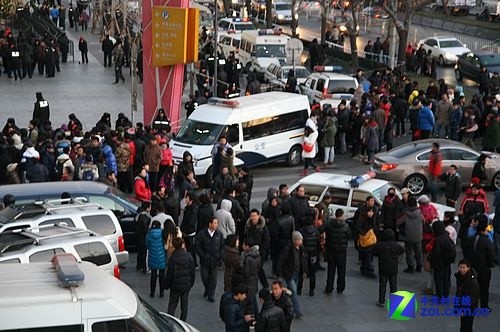 Police on Beijing's Xidan Street try to get the mob of iPhone fans under control.