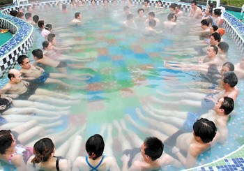 Most geothermal resources are used by low value-added industries such as spas, heating and cultivation in China.