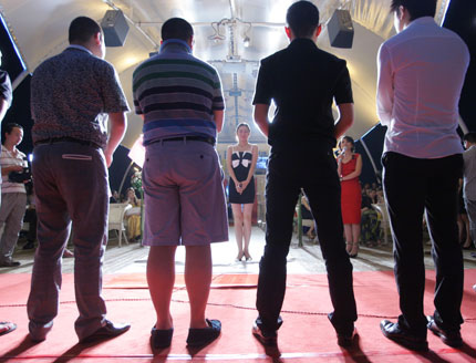 A group of rich men meet with candidates at a matchmaking party in Wuhai, capital city of Hubei Province.(Source: Shanghai Daily)