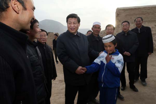 Top leader Xi Jinping meets with residents of Bulenggou village in Gansu province on Sunday.[Photo/Xinhua]