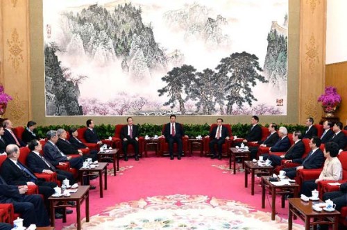 Standing Committee members of the Political Bureau of the Communist Party of China (CPC) Central Committee Xi Jinping, Li Keqiang and Yu Zhengsheng attend a gathering convened to extend Lunar New Year's greetings to people from non-communist parties, the All-China Federation of Industry and Commerce, and those without party affiliations in Beijing, capital of China, Feb. 6, 2013. (Xinhua/Liu Jiansheng)