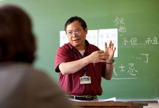 Wu Qianlong, director of the Confucius Institute at the University of Cape Town, gives a lecture on Chinese to South African students. Provided to China Daily