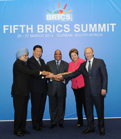 Chinese President Xi Jinping (2nd L) poses for a group photo with Indian Prime Minister Manmohan Singh (1st L), South African President Jacob Zuma (C), Brazilian President Dilma Rousseff (2nd R) and Russian President Vladimir Putin (1st R) during the 5th 