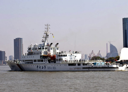 Haixun01, China's largest marine patrol and salvage ship, begins a trial voyage in Shanghai, April 7, 2013. [Photo/Xinhua]