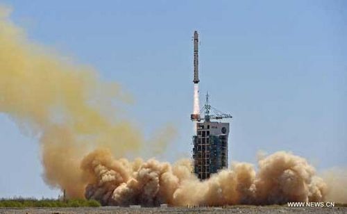 A Long March-2D carrier rocket carrying a high-definition earth observation satellite Gaofen-1 and other three small satellites made by Ecuador, Argentina and Turkey as well as two satellite splitters from the Netherlands blasts off from the launch pad at the Jiuquan Satellite Launch Center in Jiuquan, northwest China's Gansu Province, April 26, 2013. China successfully sent high-definition earth observation satellite Gaofen-1 into space at 12:13 p.m. Beijing time on April 26. (Xinhua/Wang Peng)