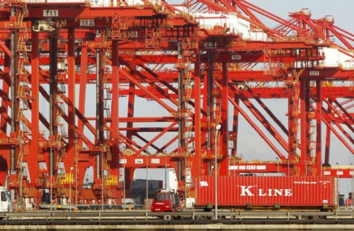 A container terminal at Waigaoqiao Port in Shanghai. The city plans to integrate several free trade areas into a huge free trade zone, with the project being one of the municipal government's major tasks in 2013. PEI XIN/XINHUA