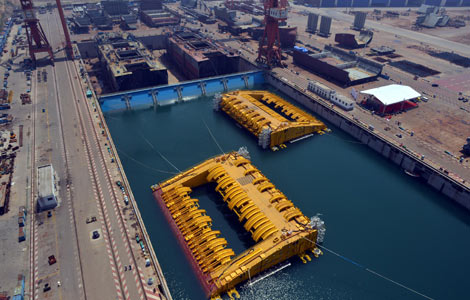 Two sets of engineering equipment built by Wuchang Shipbuilding Industry in Qingdao, Shandong province, July 3, 2013. [Photo/Xinhua]