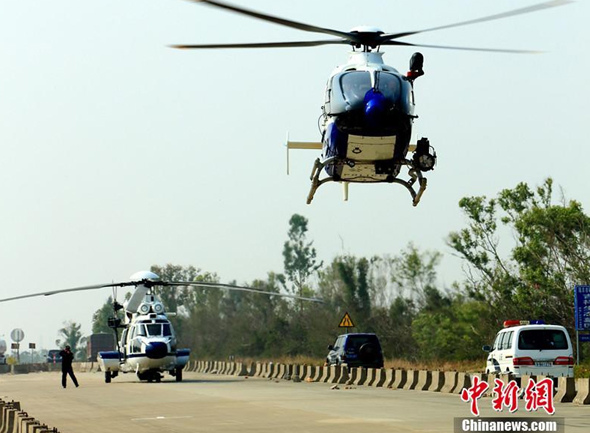 Helicopters and police cars are seen during an anti-drug raid on Sunday in south China's Guangdong province. Police seized three tonnes of crystal meth in the raid. (Photo: China News Service) Helicopters and police cars are seen during an anti-drug raid on Sunday in south China's Guangdong province. Police seized three tonnes of crystal meth in the raid. (Photo: China News Service)