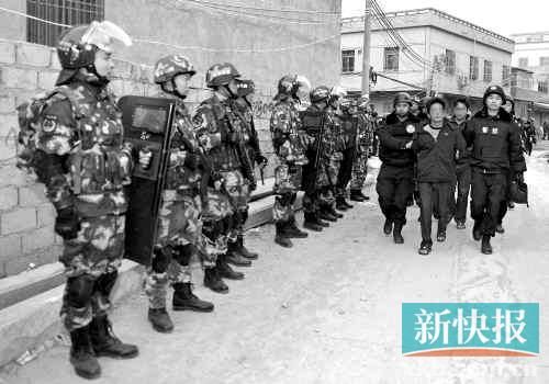 Police in south China's Guangdong province seized three tonnes of crystal meth, or ice, during raids Sunday on a village notorious for drugs. (Photo: xkb.com.cn) Police in south China's Guangdong province seized three tonnes of crystal meth, or ice, during raids Sunday on a village notorious for drugs. (Photo: xkb.com.cn)