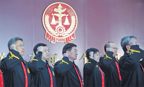 Judges from the Second Circuit Court of China's Supreme People's Court take their oaths of office. The court was established on Jan 31 in Shenyang, capital of Liaoning province.(Photo/China Daily) Judges from the Second Circuit Court of China's Supreme People's Court take their oaths of office. The court was established on Jan 31 in Shenyang, capital of Liaoning province.(Photo/China Daily)