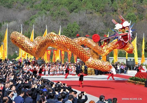 A ceremony is held to honor Huangdi, or the Yellow Emperor, who is considered as the ancestor of the Chinese nation, on Qingming Festival in Huangling County, northwest China's Shaanxi Province, April 5, 2015. (Xinhua/Ding Haitao) A ceremony is held to honor Huangdi, or the Yellow Emperor, who is considered as the ancestor of the Chinese nation, on Qingming Festival in Huangling County, northwest China's Shaanxi Province, April 5, 2015. (Xinhua/Ding Haitao)