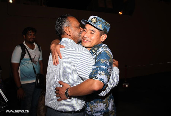 A Sri Lankan national embraces a crew member of the Chinese Linyi missile frigate in Djibouti, on April 7, 2015. A total of 38 Chinese nationals and 45 Sri Lankans evacuated by the Chinese frigate from Yemen arrived in Djibouti early Tuesday. (Xinhua/Pan Siwei) A Sri Lankan national embraces a crew member of the Chinese Linyi missile frigate in Djibouti, on April 7, 2015. A total of 38 Chinese nationals and 45 Sri Lankans evacuated by the Chinese frigate from Yemen arrived in Djibouti early Tuesday. (Xinhua/Pan Siwei)