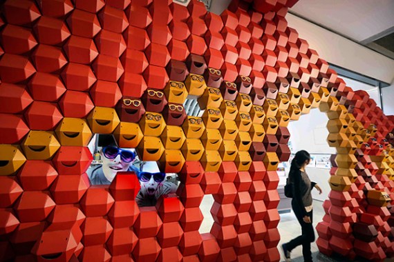 Windows in a Shanghai's Xintiandi pedestrian shopping district have been turned into an exhibition area for British architects. (Photo/CNTV) Windows in a Shanghai's Xintiandi pedestrian shopping district have been turned into an exhibition area for British architects. (Photo/CNTV)