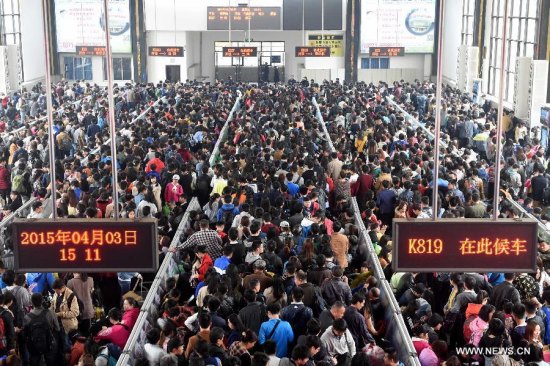 Passengers queue to take trains at Zhengzhou Railway Station in Zhengzhou, capital city of central China's Henan Province, April 3, 2015. Zhengzhou received a travel rush during China's traditional Qingming Festival, or Tomb-sweeping Day, which falls on April 5 this year. (Xinhua/Li Bo) Passengers queue to take trains at Zhengzhou Railway Station in Zhengzhou, capital city of central China's Henan Province, April 3, 2015. Zhengzhou received a travel rush during China's traditional Qingming Festival, or Tomb-sweeping Day, which falls on April 5 this year. (Xinhua/Li Bo)