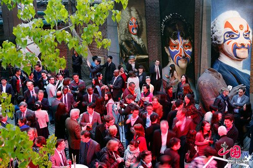his year marks the 10th anniversary of Festival Croisement in China. The French cultural festival opened with an exhibition called Light at Beijing's 798 Art Zone. (Photo/China.org.cn) his year marks the 10th anniversary of Festival Croisement in China. The French cultural festival opened with an exhibition called Light at Beijing's 798 Art Zone. (Photo/China.org.cn)