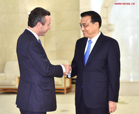 Chinese Premier Li Keqiang (R) meets with editor-in-chief of Britain's Financial Times Lionel Barber in Beijing, capital of China, March 31, 2015. (Xinhua/Li Tao) Chinese Premier Li Keqiang (R) meets with editor-in-chief of Britain's Financial Times Lionel Barber in Beijing, capital of China, March 31, 2015. (Xinhua/Li Tao)