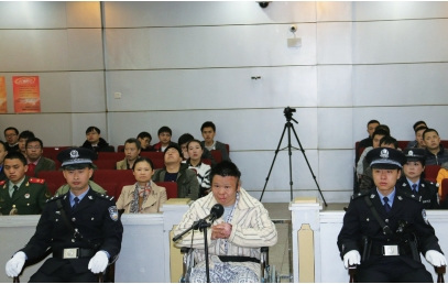 Su Dahua (center) stands trial on April 10, 2015, in southwest China's Guizhou Province. (Photo/szb.mnw.cn) Su Dahua (center) stands trial on April 10, 2015, in southwest China's Guizhou Province. (Photo/szb.mnw.cn)