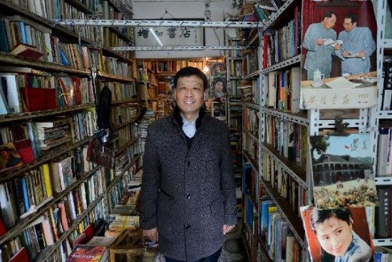 Zhu poses for photo in his bookstore on April 21, 2013. (Photo/Xinhua) Zhu poses for photo in his bookstore on April 21, 2013. (Photo/Xinhua)
