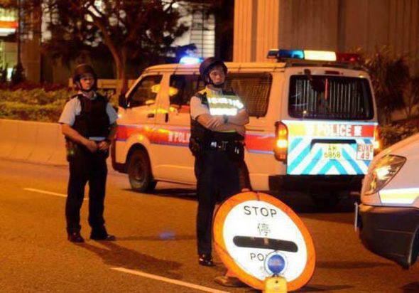 Police barricade a street as they carry out a manhunt for kidnappers in Hong Kong. (Photo/Xinhua) Police barricade a street as they carry out a manhunt for kidnappers in Hong Kong. (Photo/Xinhua)