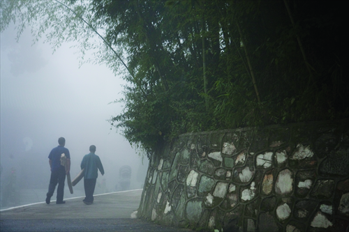 Travelers face greater risks of local air pollution than residents, so experts advise tourists to inform themselves beforehand of the types of pollution they might face, and to prepare accordingly. (Photos: GT/Li Hao) Travelers face greater risks of local air pollution than residents, so experts advise tourists to inform themselves beforehand of the types of pollution they might face, and to prepare accordingly. (Photos: GT/Li Hao)