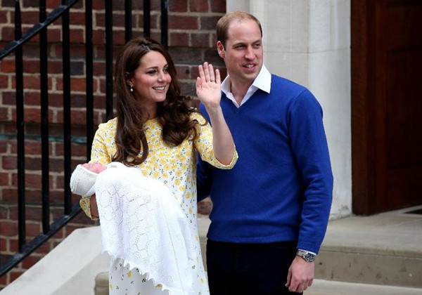 The newborn baby girl makes her first appearance to the public with the Duke of Cambridge and the Duchess outside St. Mary's Hospital in London, on May 2, 2015. (Photo: Xinhua/Han Yan) The newborn baby girl makes her first appearance to the public with the Duke of Cambridge and the Duchess outside St. Mary's Hospital in London, on May 2, 2015. (Photo: Xinhua/Han Yan)