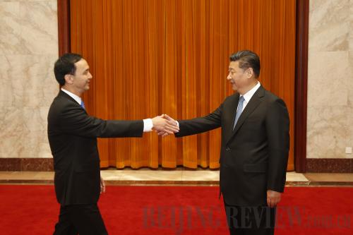 General Secretary of the CPC Central Committee Xi Jinping (right) meets with KMT Chairman Eric Chu in Beijing on May 4 (CNS Photo) General Secretary of the CPC Central Committee Xi Jinping (right) meets with KMT Chairman Eric Chu in Beijing on May 4 (CNS Photo)
