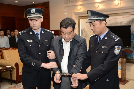 Policemen escorts Li Huabo, the second suspect from China's 100 most wanted economic fugitives list, after he was repatriated from Singapore on May 9, 2015, as part of operation Sky Net. (Photo/ccdi.gov) Policemen escorts Li Huabo, the second suspect from China's 100 most wanted economic fugitives list, after he was repatriated from Singapore on May 9, 2015, as part of operation Sky Net. (Photo/ccdi.gov)
