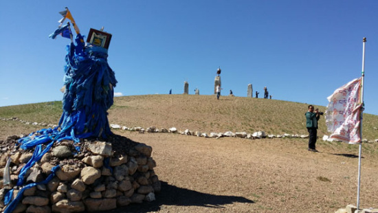 Self-drive trips to neighboring Mongolia allow travelers to access magnificent views and rich folk customs. (Photo provided to China Daily) Self-drive trips to neighboring Mongolia allow travelers to access magnificent views and rich folk customs. (Photo provided to China Daily)