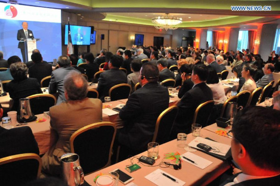 Photo taken on May 12, 2015 shows the scene of the Sixth China-US Relations Conference in Houston, the United States. Around 400 scholars, officials and business leaders from China and the United States gathered at a conference Tuesday to discuss how the two countries could work together to fight global infectious diseases. (Xinhua/Wang Hongbin) Photo taken on May 12, 2015 shows the scene of the Sixth China-US Relations Conference in Houston, the United States. Around 400 scholars, officials and business leaders from China and the United States gathered at a conference Tuesday to discuss how the two countries could work together to fight global infectious diseases. (Xinhua/Wang Hongbin)