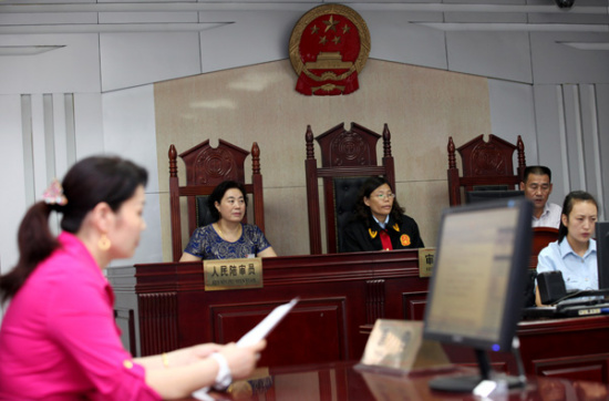 Ji Li (second left), a juror, hears evidence in June with a judge and another juror during a trial at Shizhong District People's Court in Zaozhuang, Shandong province. (Ji Zhe/for China Daily) Ji Li (second left), a juror, hears evidence in June with a judge and another juror during a trial at Shizhong District People's Court in Zaozhuang, Shandong province. (Ji Zhe/for China Daily)