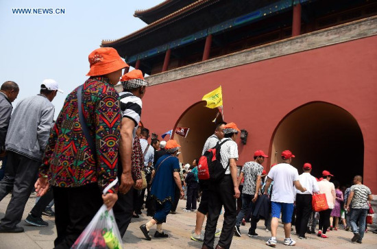People visit the Palace Museum, also known as the Forbidden City, in Beijing, capital of China, May 17, 2015. The Forbidden City will restrict the number of visitors to no more than 80,000 everyday starting from June 13 this year, or the 10th China Cultural Heritage Day, as a trial to reduce its serving pressure. (Xinhua/Jin Liangkuai) People visit the Palace Museum, also known as the Forbidden City, in Beijing, capital of China, May 17, 2015. The Forbidden City will restrict the number of visitors to no more than 80,000 everyday starting from June 13 this year, or the 10th China Cultural Heritage Day, as a trial to reduce its serving pressure. (Xinhua/Jin Liangkuai)