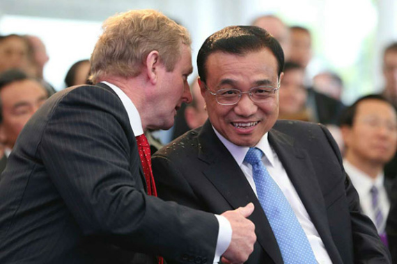 Premier Li Keqiang visited Garvey Farm in Shannon with Irish Prime Minister Enda Kenny on May 17 local time. (Photo/Xinhua) Premier Li Keqiang visited Garvey Farm in Shannon with Irish Prime Minister Enda Kenny on May 17 local time. (Photo/Xinhua)
