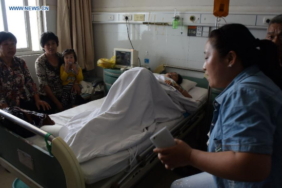 An elder receives treatment at a hospital in Lushan County of Pingdingshan City, central China's Henan Province, May 26, 2015. Thirty-eight people were killed and six others injured in a fire at a rest home in Lushan on Monday night. (Xinhua/Zhao Peng) An elder receives treatment at a hospital in Lushan County of Pingdingshan City, central China's Henan Province, May 26, 2015. Thirty-eight people were killed and six others injured in a fire at a rest home in Lushan on Monday night. (Xinhua/Zhao Peng)