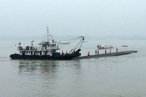 Rescue operation is under way. (Photo/Xinhua) Rescue operation is under way. (Photo/Xinhua)