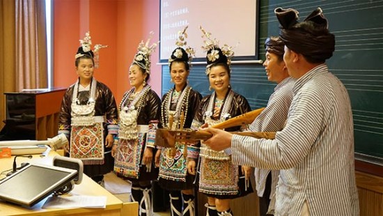 Members of the choral group Dong Singers, clad in traditional attire, host an interactive session with students of Shanghai Conservatory of Music. Photo provided to China Daily Members of the choral group Dong Singers, clad in traditional attire, host an interactive session with students of Shanghai Conservatory of Music. Photo provided to China Daily