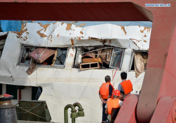 Rescue workers enter the hoisted sunken cruise ship Eastern Star to search for hundreds of others still unaccounted for on June 5, 2015, 4 days after the vessel capsizes with more than 450 onboard. (Photo/ Xinhua)