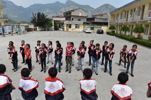 Boarders have a PE class at the primary school of Shicheng Township of Pingshun County, north China's Shanxi province, May 26, 2015. The children in the school are mostly left behind children whose parents work outside of their hometown. (Photo/Xinhua) Boarders have a PE class at the primary school of Shicheng Township of Pingshun County, north China's Shanxi province, May 26, 2015. The children in the school are mostly left behind children whose parents work outside of their hometown. (Photo/Xinhua)
