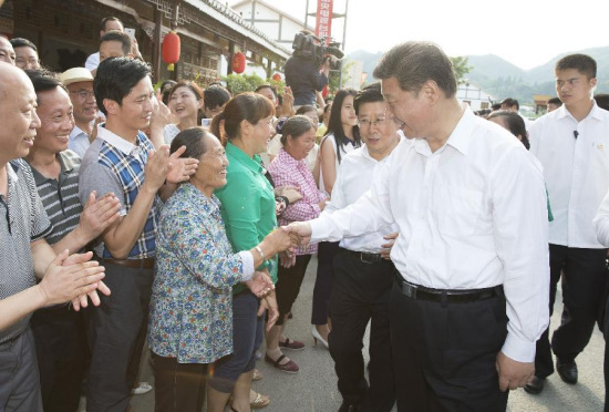 Chinese President Xi Jinping (R front) visits villagers at Huamao Village of Fengxiang Township in Zunyi County, southwest China's Guizhou Province, June 16, 2015. Xi had an inspection tour in Guizhou Province from June 16 to 18. (Xinhua/Huang Jingwen) Chinese President Xi Jinping (R front) visits villagers at Huamao Village of Fengxiang Township in Zunyi County, southwest China's Guizhou Province, June 16, 2015. Xi had an inspection tour in Guizhou Province from June 16 to 18. (Xinhua/Huang Jingwen)