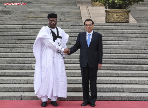 Chinese Premier Li Keqiang (R) holds a welcoming ceremony for visiting Cameroonian Prime Minister Philemon Yang before their talks in Beijing, capital of China, June 18, 2015. (Xinhua/Ding Lin) Chinese Premier Li Keqiang (R) holds a welcoming ceremony for visiting Cameroonian Prime Minister Philemon Yang before their talks in Beijing, capital of China, June 18, 2015. (Xinhua/Ding Lin)
