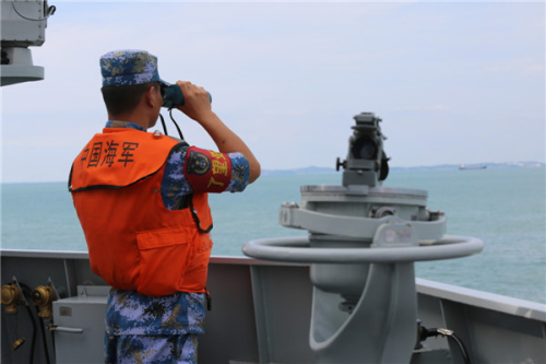 A Chinese navy sailor stands lookout aboard the missile frigate Yulin during a maritime exercise between China and Singapore on May 24. (Photo/Xinhua) A Chinese navy sailor stands lookout aboard the missile frigate Yulin during a maritime exercise between China and Singapore on May 24. (Photo/Xinhua)