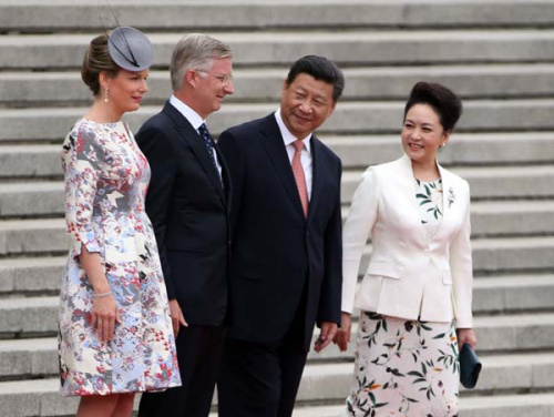 President Xi Jinping and his wife, Peng Liyuan, welcome Belgium's King Philippe and Queen Mathilde during an official ceremony in Beijing on Tuesday. [Photo: Wu Zhiyi/China Daily) President Xi Jinping and his wife, Peng Liyuan, welcome Belgium's King Philippe and Queen Mathilde during an official ceremony in Beijing on Tuesday. [Photo: Wu Zhiyi/China Daily)