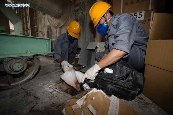 Staff members destroy the confiscated drugs in a cement factory in the outskirt of Nanjing, capital of east China's Jiangsu Province, June 24, 2015. (Photo: Xinhua/Li Xiang) Staff members destroy the confiscated drugs in a cement factory in the outskirt of Nanjing, capital of east China's Jiangsu Province, June 24, 2015. (Photo: Xinhua/Li Xiang)
