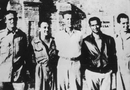 The rescued pilots appear in a more relaxed mood, also in 1944. (Photo provided to China Daily) The rescued pilots appear in a more relaxed mood, also in 1944. (Photo provided to China Daily)