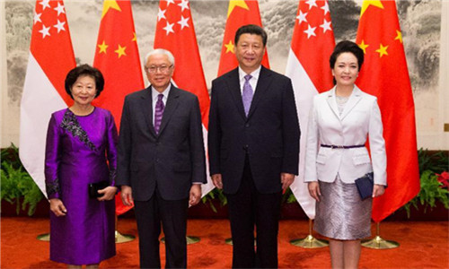 Chinese President Xi Jinping (2nd R) and his wife Peng Liyuan (1st R) pose for a group picture with Singaporean President Tony Tan Keng Yam and his wife during a welcoming ceremony in Beijing, capital of China, July 3, 2015. (Photo: Xinhua/Huang Jingwen) Chinese President Xi Jinping (2nd R) and his wife Peng Liyuan (1st R) pose for a group picture with Singaporean President Tony Tan Keng Yam and his wife during a welcoming ceremony in Beijing, capital of China, July 3, 2015. (Photo: Xinhua/Huang Jingwen)