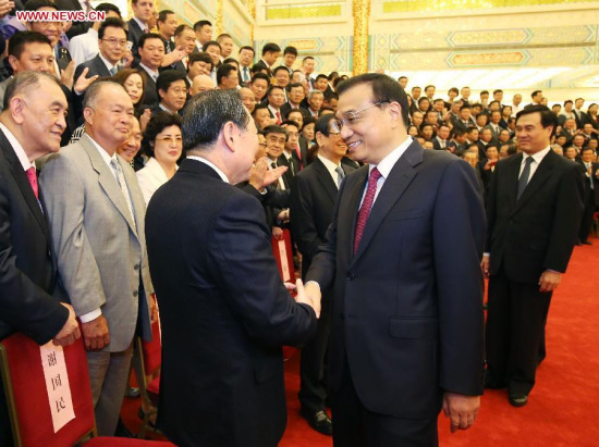 Chinese Premier Li Keqiang (R front) meets with delegates at the first overseas Chinese industrial and commercial congress in Beijing, capital of China, July 6, 2015. (Xinhua/Yao Dawei) Chinese Premier Li Keqiang (R front) meets with delegates at the first overseas Chinese industrial and commercial congress in Beijing, capital of China, July 6, 2015. (Xinhua/Yao Dawei)