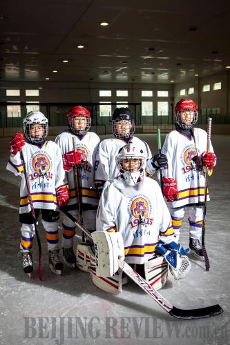 Child hockey players from the Elementary School Affiliated to Tsinghua University in Beijing (QIN BIN) Child hockey players from the Elementary School Affiliated to Tsinghua University in Beijing (QIN BIN)