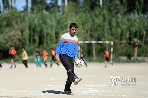 Football coach Akbar salay. (Photo/ts.cn) Football coach Akbar salay. (Photo/ts.cn)