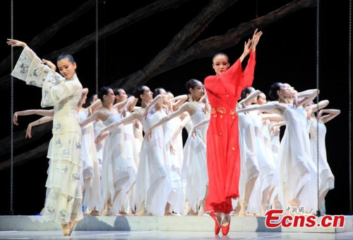 Chinese dancers stage Peony Pavilion ballet show in Lincoln Center Theater on July 8, 2015. (CNS photo/Ruan Yulin) Chinese dancers stage Peony Pavilion ballet show in Lincoln Center Theater on July 8, 2015. (CNS photo/Ruan Yulin)