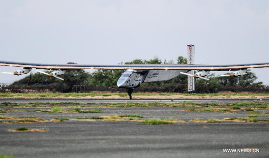 Solar Impulse 2 lands at Kalaeloa Airport in Honolulu, Hawaii, the United States, July 3, 2015. (Photo: Xinhua/Zhang Chaoqun) Solar Impulse 2 lands at Kalaeloa Airport in Honolulu, Hawaii, the United States, July 3, 2015. (Photo: Xinhua/Zhang Chaoqun)