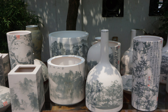 Porcelain works from different artists are exhibited in Expo Milano. (Photo/Jxnews.com.cn) Porcelain works from different artists are exhibited in Expo Milano. (Photo/Jxnews.com.cn)